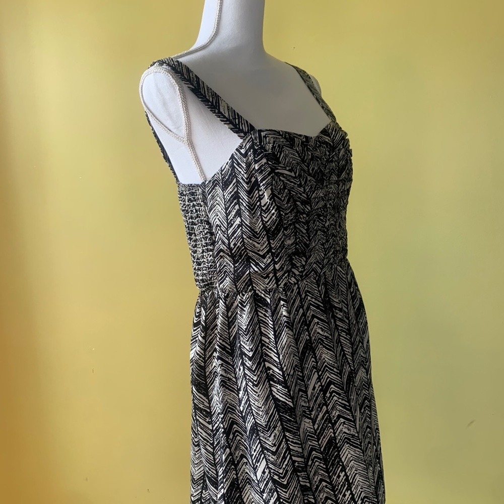 Dress Beautiful light flow tank ruffled patterned